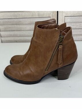 JUSTFAB Women's Kaelan Brown Faux Leather Side Zip Ankle Bootie-9